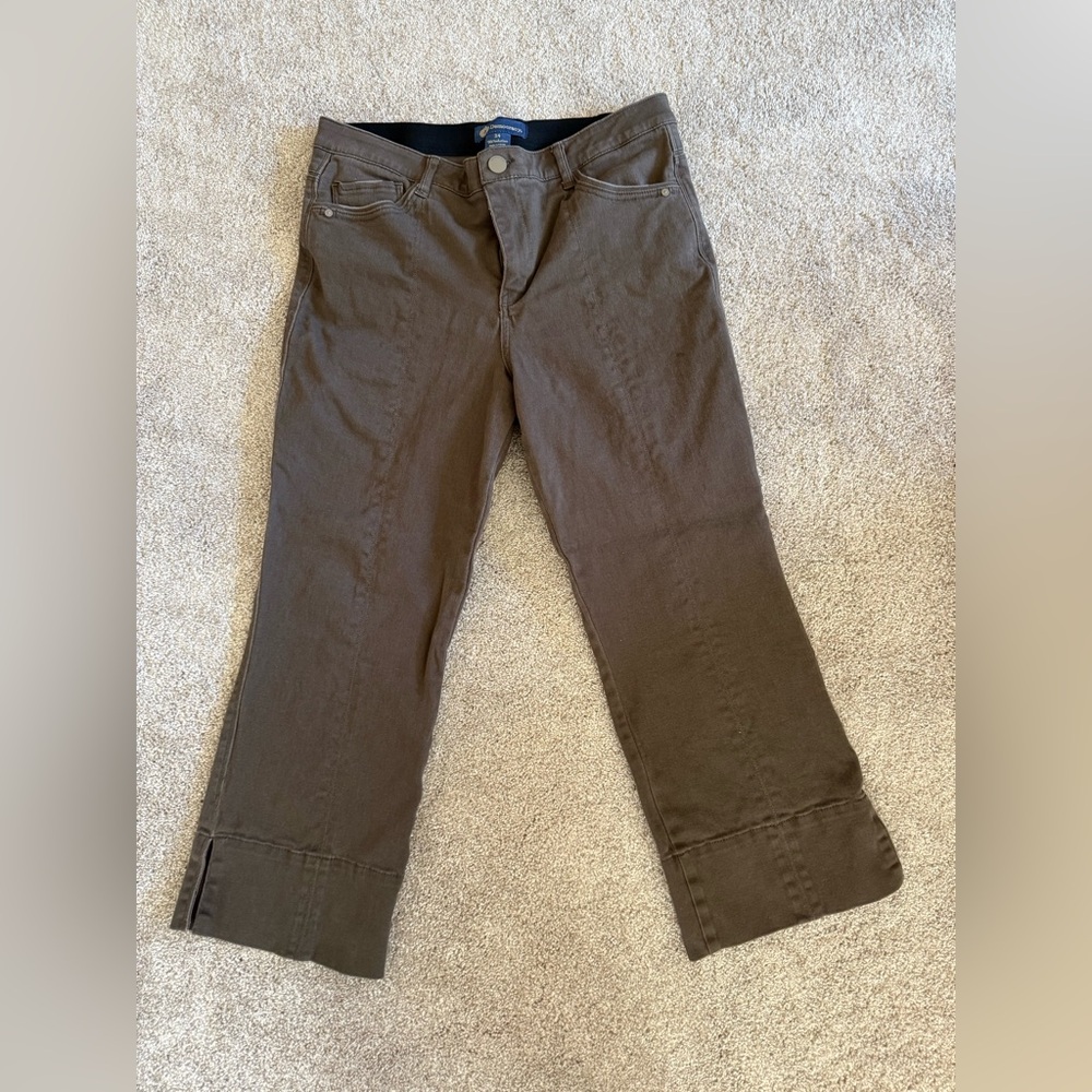 Democracy Women’s Ab solution High Rise Center Seam Kick Flare Pant w/side slit